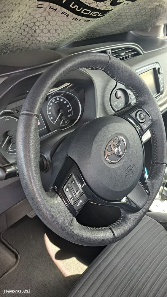 Toyota Yaris 1.5 HSD Exclusive+P.Luxury - 3