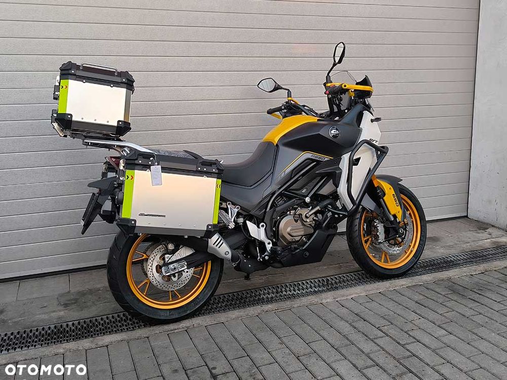 QJMOTOR SVT 650 - 9