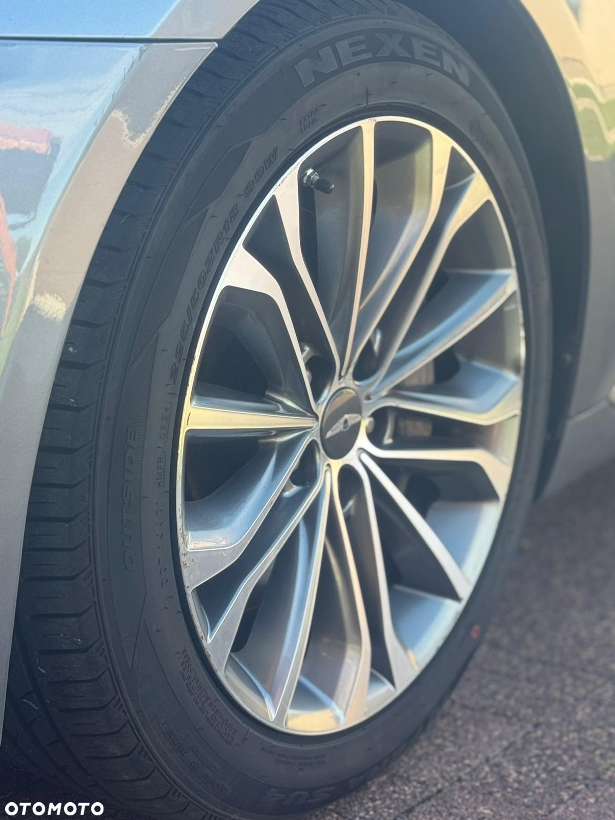 Hyundai Genesis 3.8 V6 GDI - 12