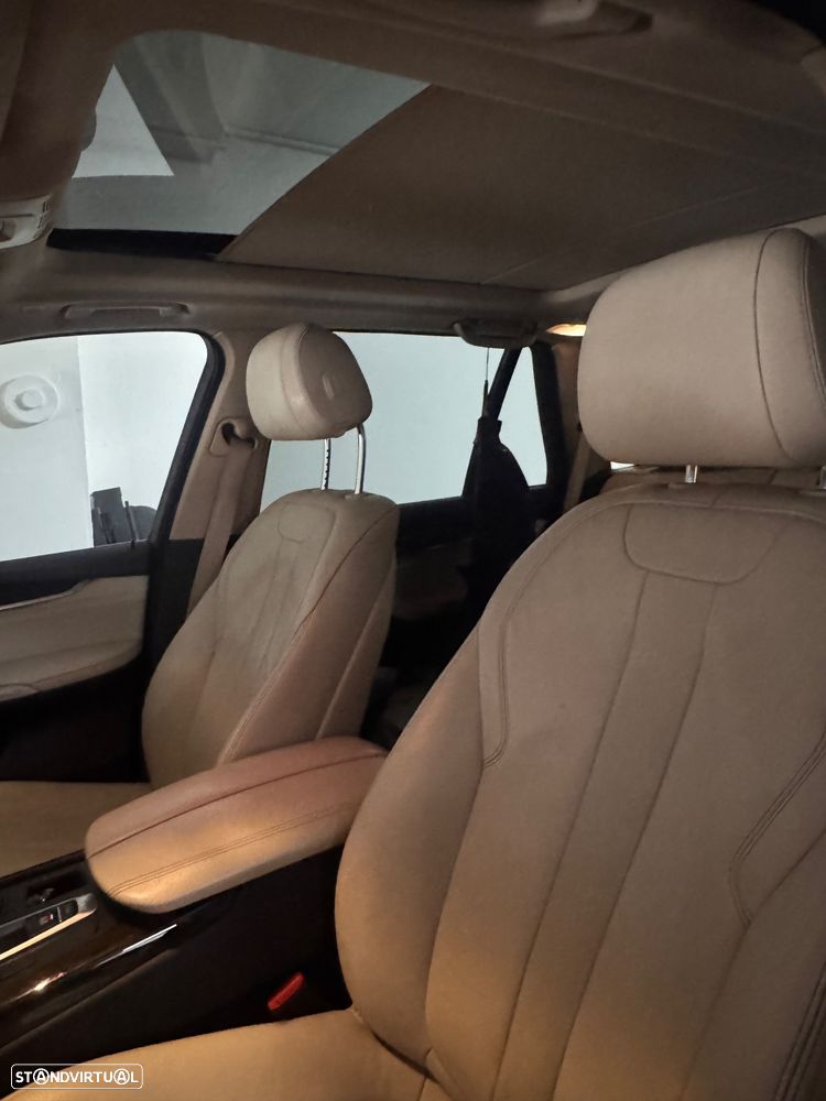 BMW X5 25 d sDrive Comfort 7L - 8