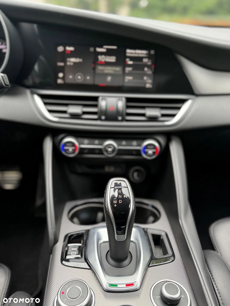 Alfa Romeo Giulia 2.0 Turbo Veloce Q4 - 16