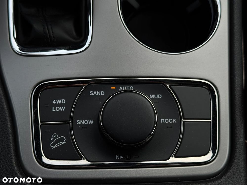 Jeep Grand Cherokee - 33