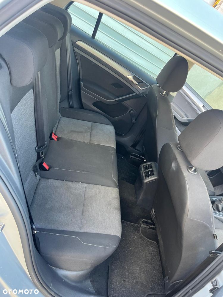 Volkswagen Golf - 8