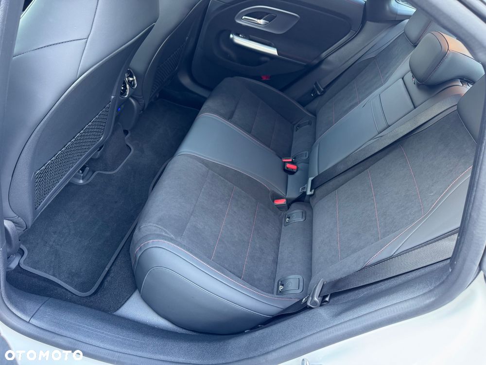 Mercedes-Benz CLA 250 + mit Technologie Edition - 24