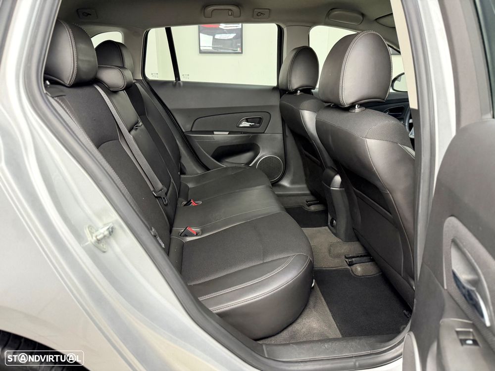 Chevrolet Cruze SW 1.7 VCDi LTZ - 23