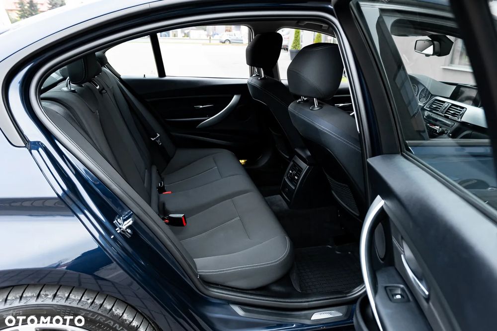 BMW Seria 3 320d - 19