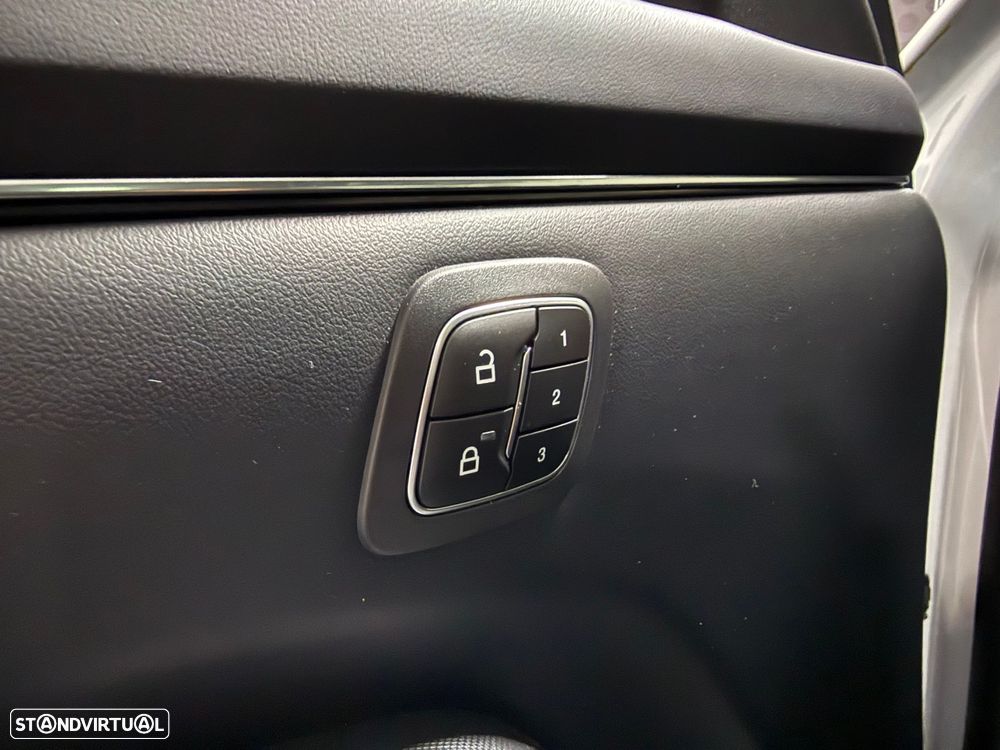 Ford Mustang Mach-E 98.7 kWh Premium AWD - 27