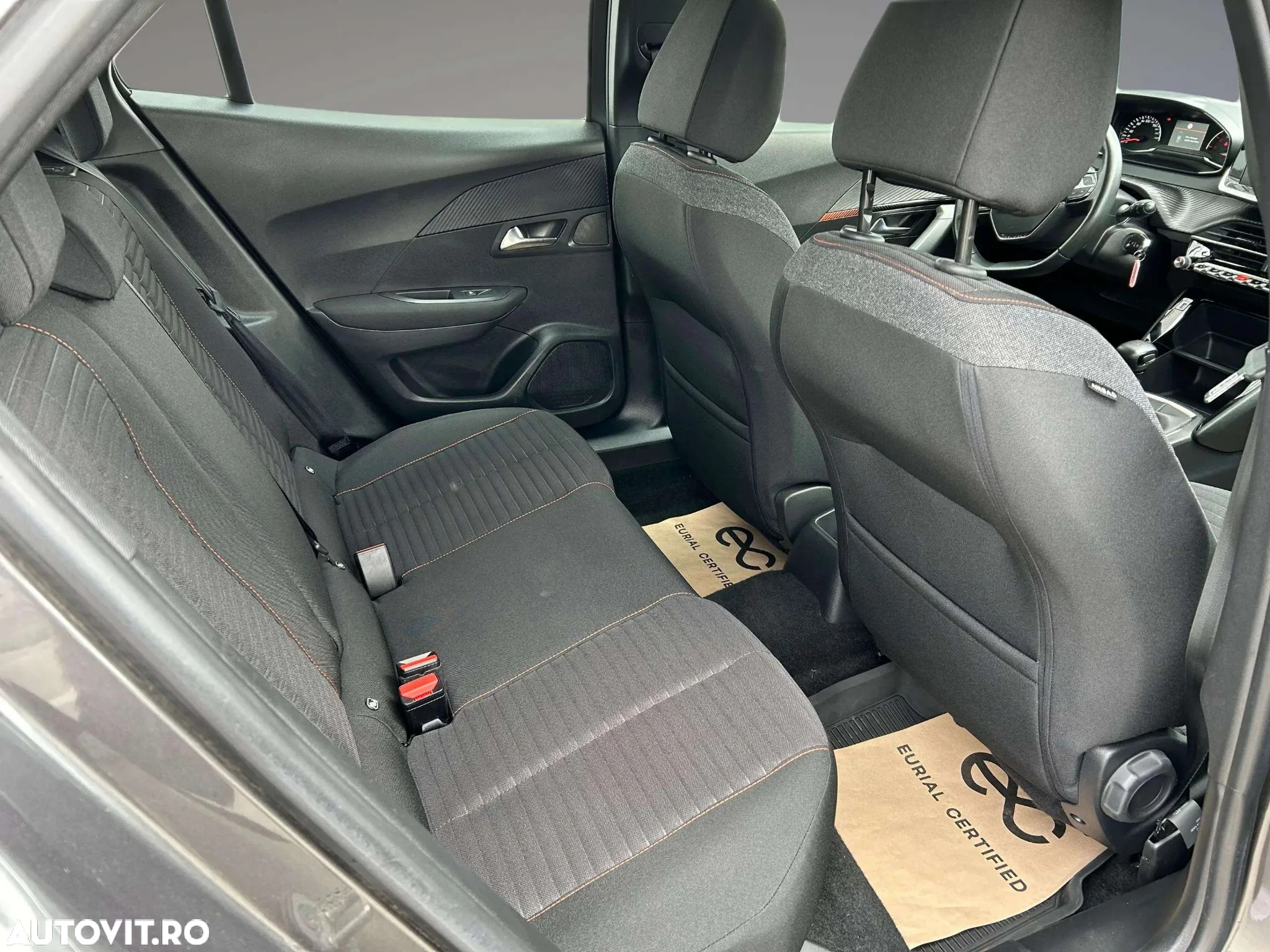 Peugeot 2008 1.2 L PureTech STT Active - 9