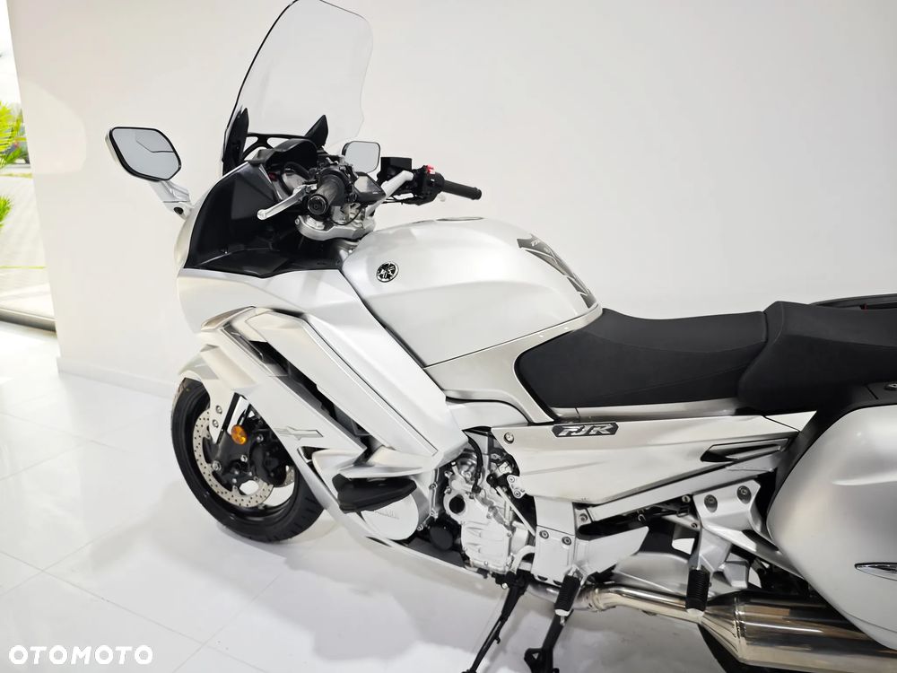Yamaha FJR - 10
