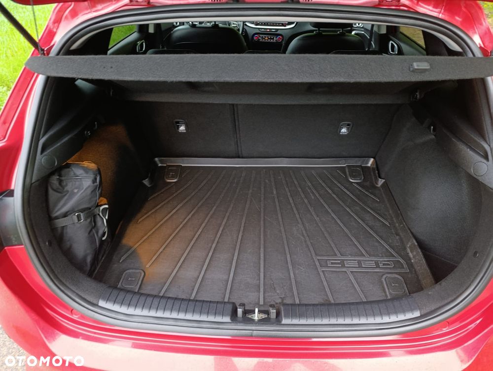 Kia Ceed 1.6 CRDi (48V Mild-Hybrid) Platinum - 28