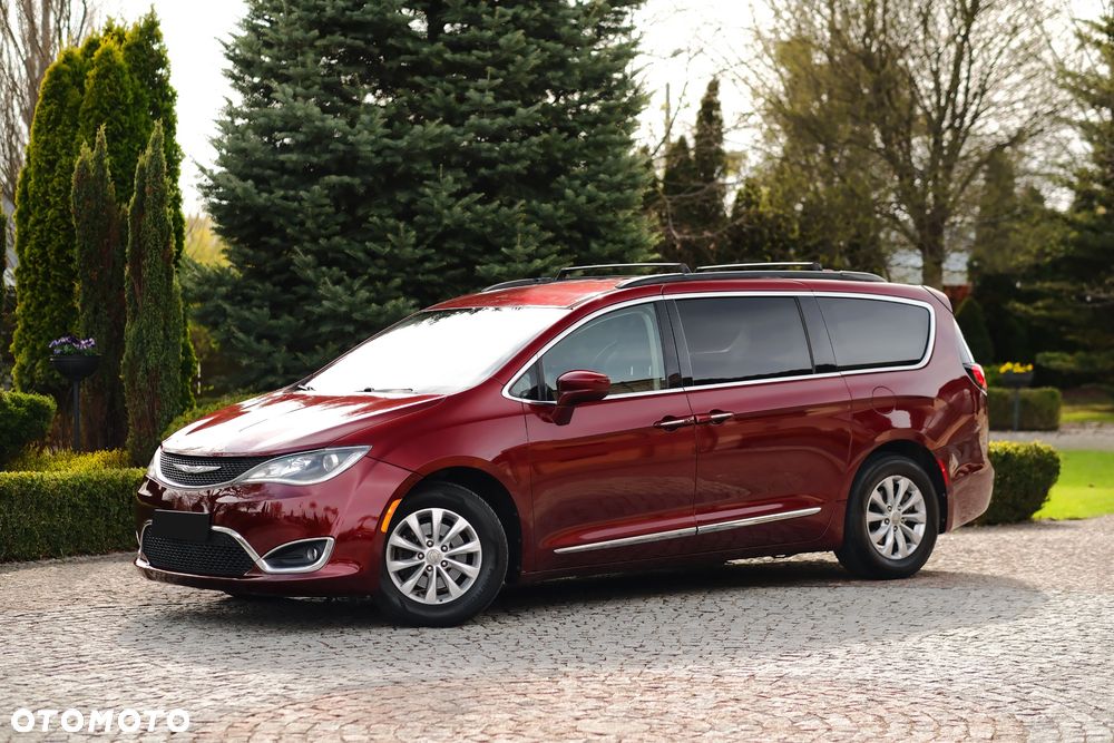 Chrysler Pacifica - 11