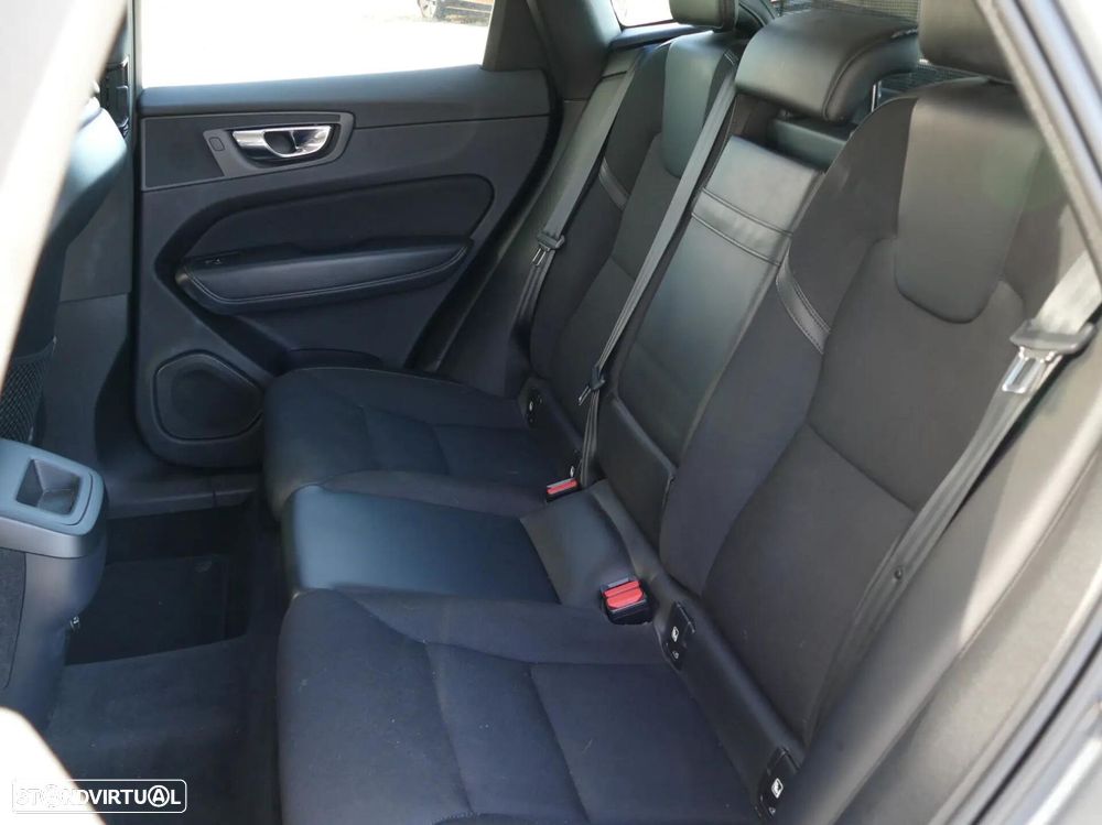 Volvo XC 60 2.0 D4 Momentum Geartronic - 34