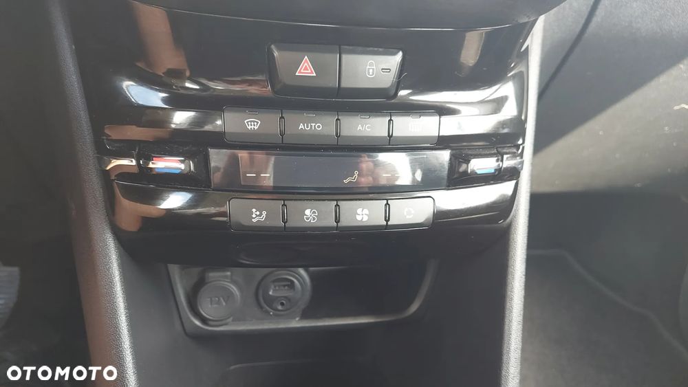Peugeot 208 PureTech 82 Start & Stop Allure - 13