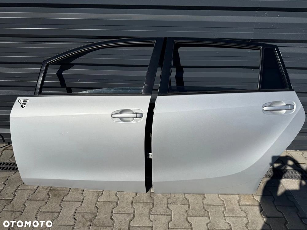 TOYOTA VERSO LIFT 13-18 DRZWI LEWE PRZÓD TYŁ KOLOR 1F7
