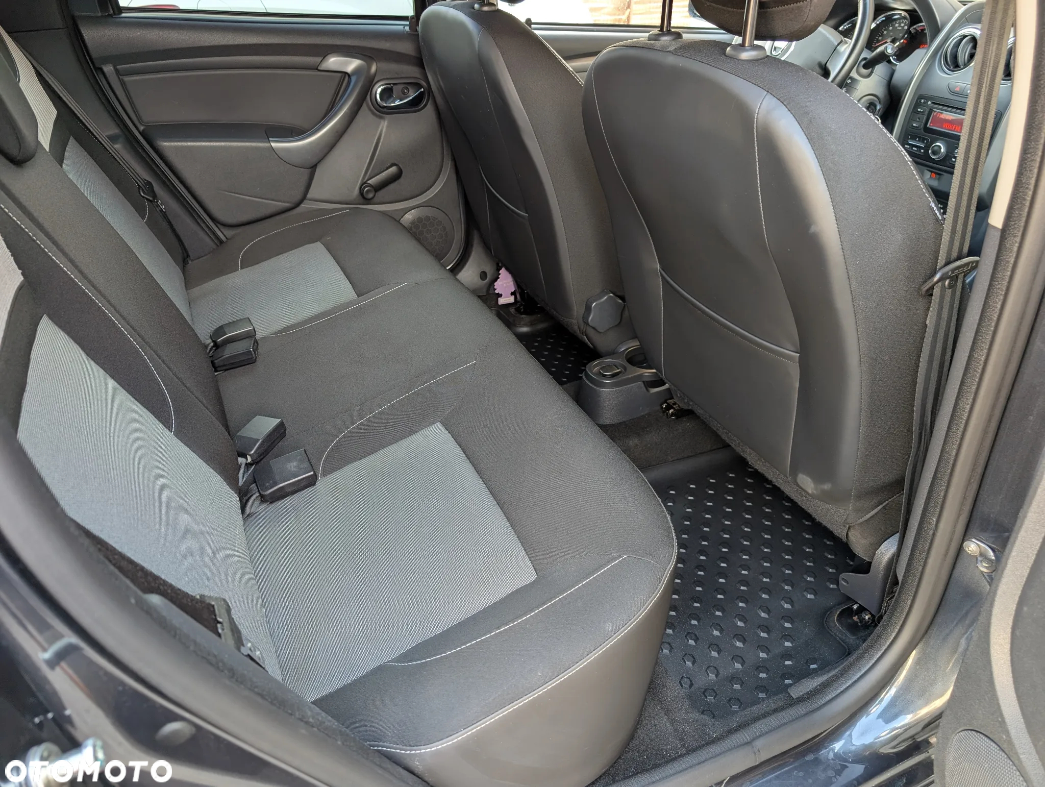 Dacia Duster 1.6 SCe Laureate S&S - 24