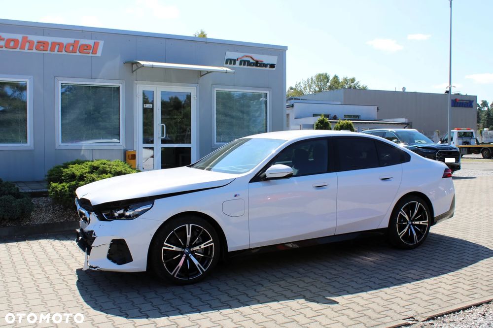BMW Seria 5 550e xDrive PHEV M Sport - 1