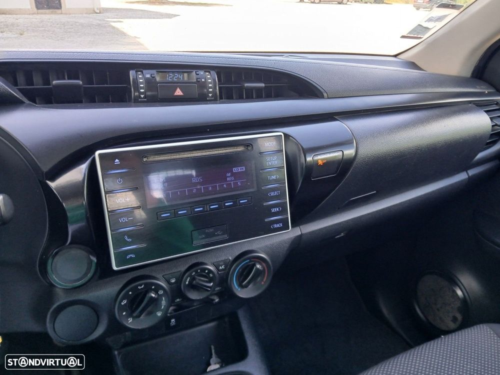 Toyota Hilux 2.4 D-4D 2WD CD - 26