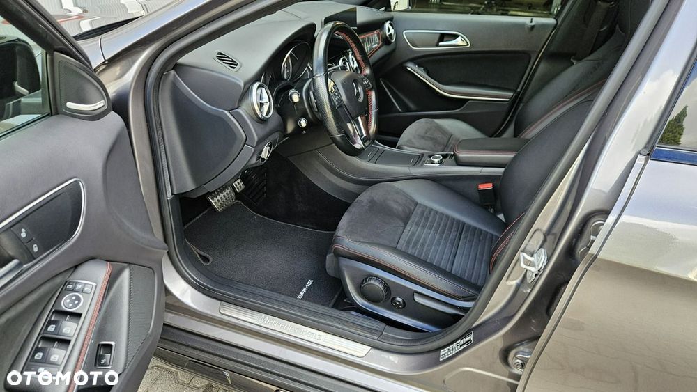 Mercedes-Benz GLA 250 4-Matic AMG Line - 15