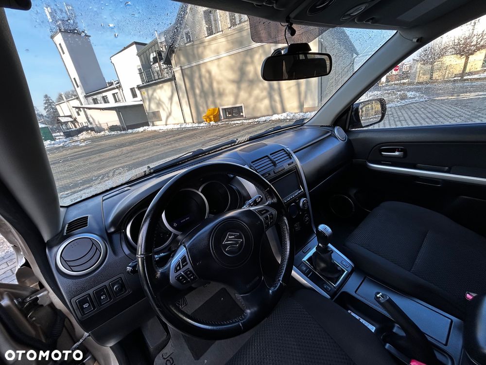 Suzuki Grand Vitara 2.4 De Luxe - 9