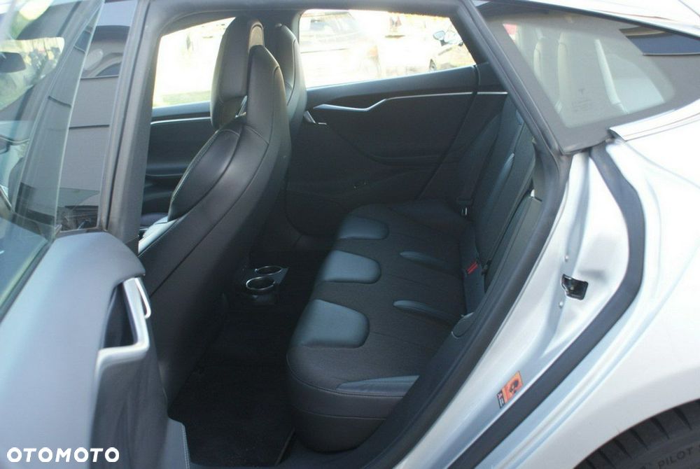 Tesla Model S 75 - 18