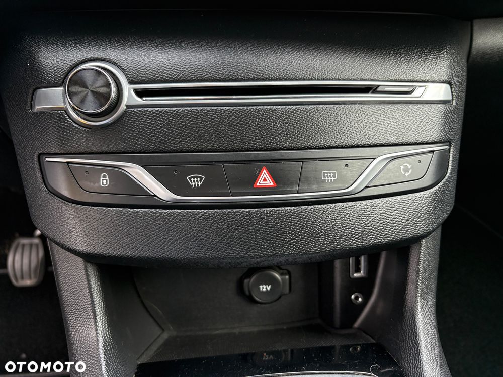 Peugeot 308 1.6 BlueHDi Allure S&S - 17