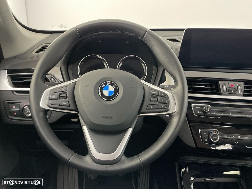 BMW X1 16 d sDrive Advantage Auto — fotografia 14