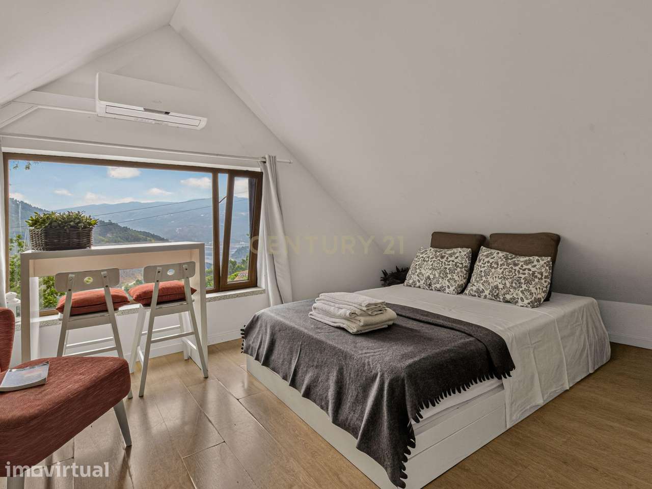 Propriedade no Gerês com 3 apartamentos e 850m2 de terreno construtivo - Grande imagem: 4/30