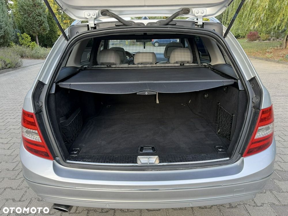 Mercedes-Benz Klasa C 250 CDI DPF 4Matic 7G-TRONIC BlueEFFICIENCY Avantgarde - 35