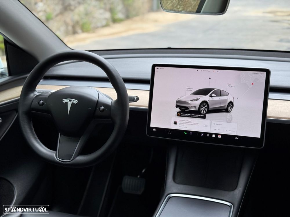 Tesla Model Y Standard Long Range RWD - 12