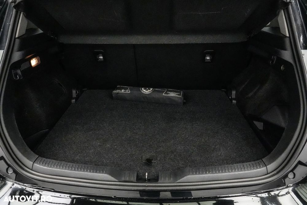 Toyota Auris 1.8 L VVT-i Hybrid Sol + - 22