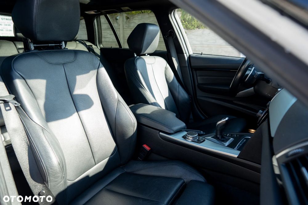 BMW Seria 3 320i xDrive Edition M Sport Shadow - 22