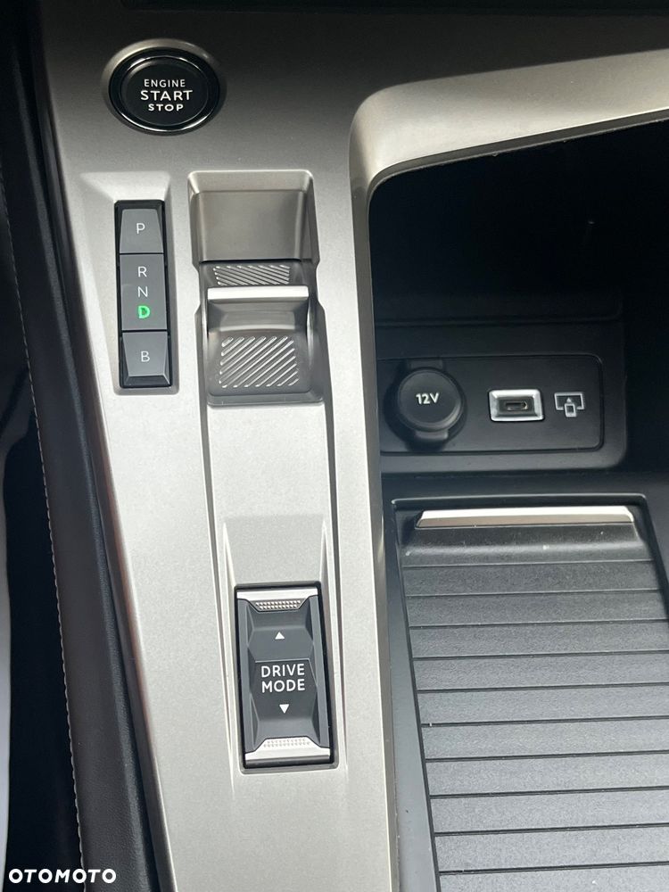 Peugeot 408 1.6 Plug-In Hybrid 225 Business e-DCS7 - 34