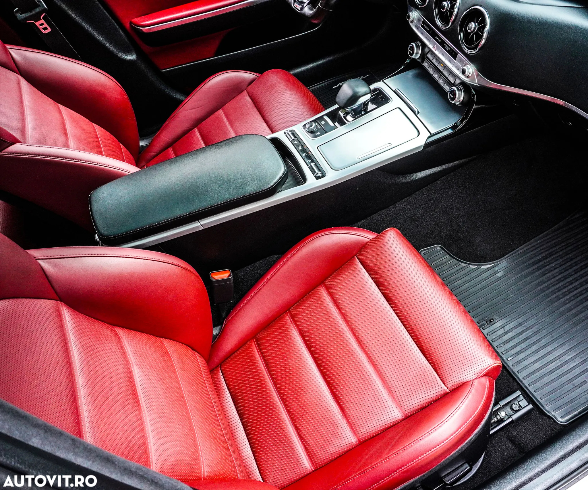 Kia Stinger 3.3 T-GDI AWD GT - 14