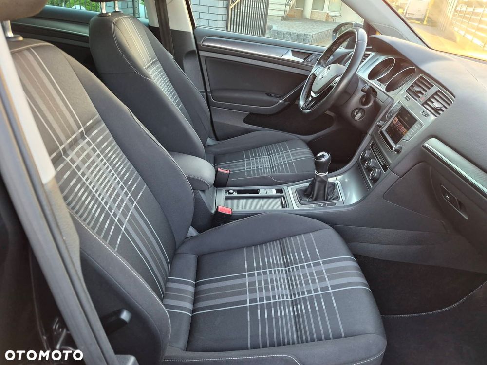 Volkswagen Golf - 15