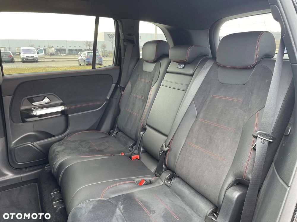 Mercedes-Benz GLB 200 d 4-Matic AMG Line 8G-DCT - 17