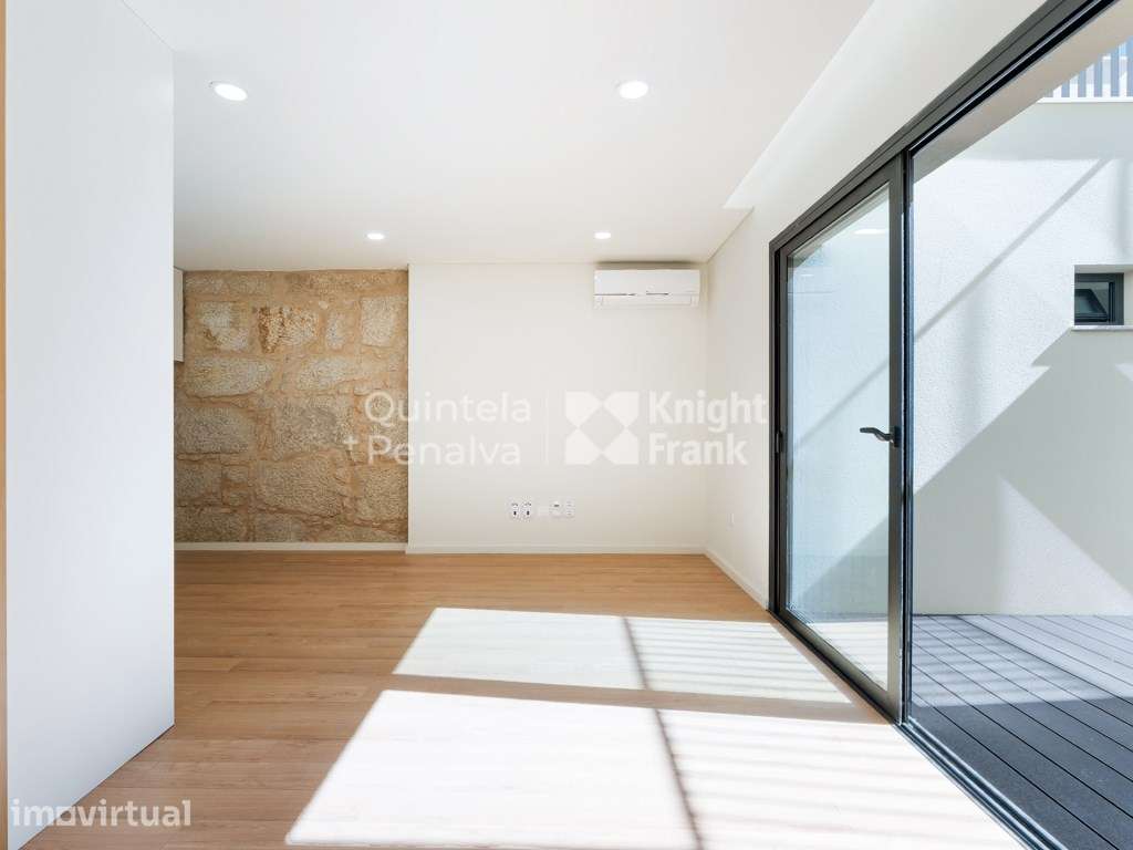 Apartamento T1 com jardim e pátio interior no centro do Porto - Grande imagem: 5/24