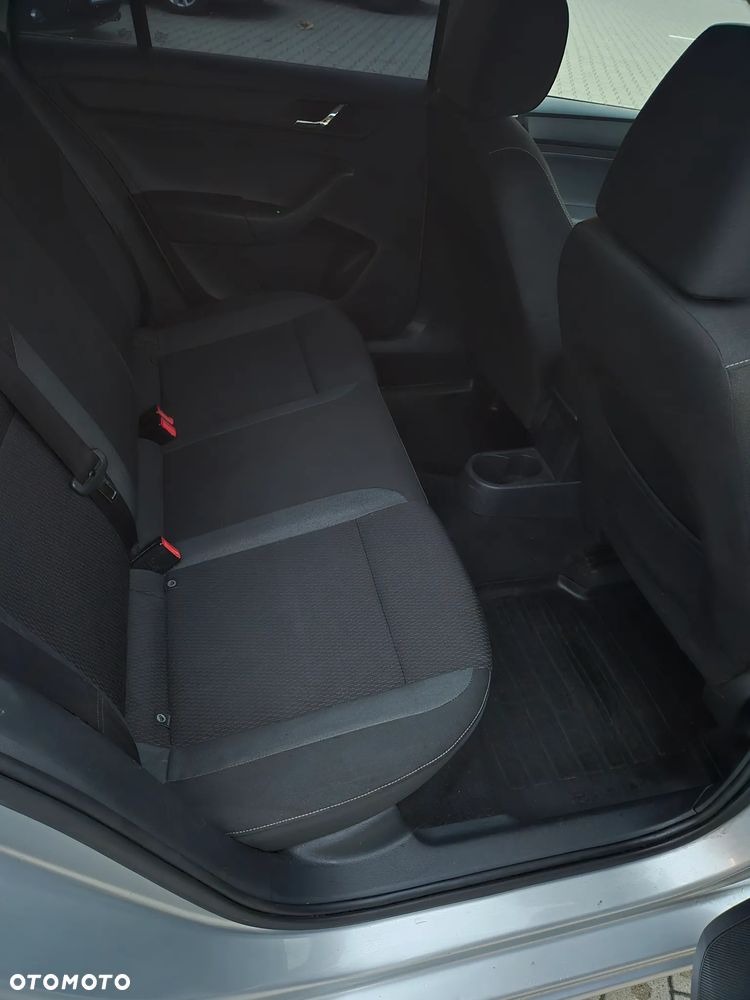 Skoda RAPID 1.2 TSI Edition - 10
