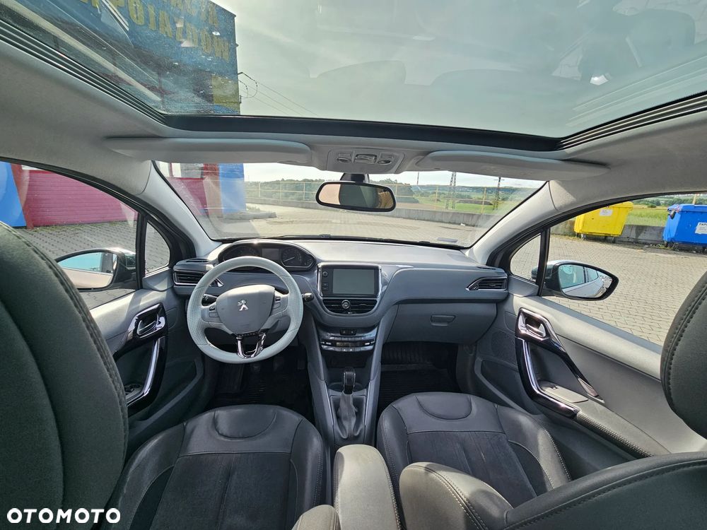 Peugeot 208 - 8