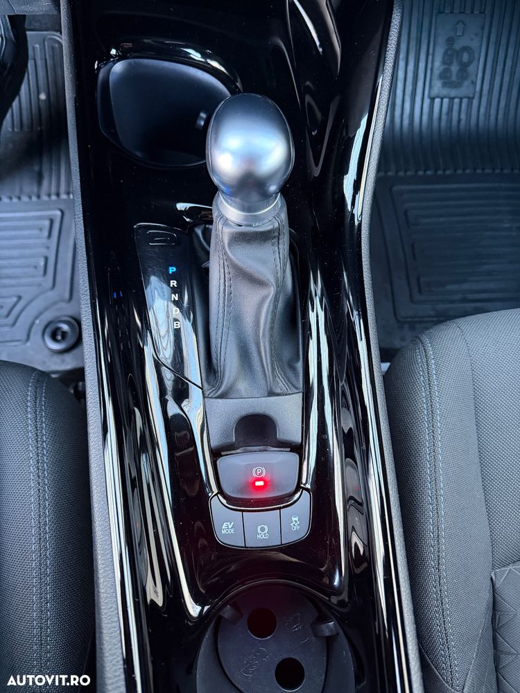 Toyota C-HR Hybrid Club - 18