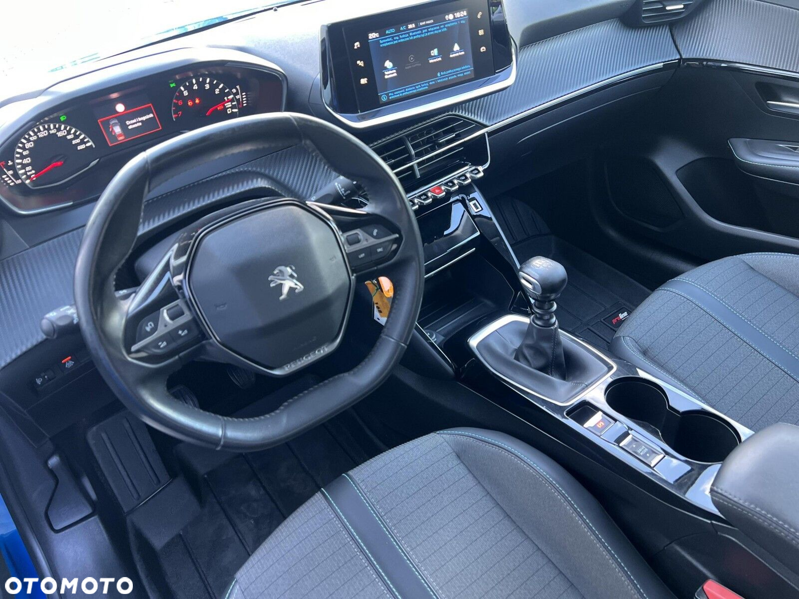 Peugeot 208 - 18