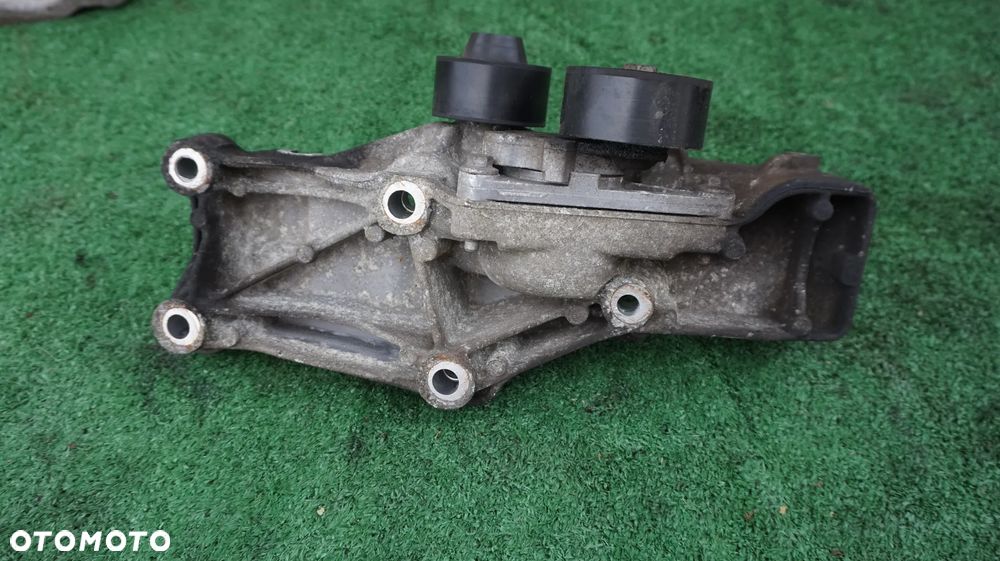 Renault Trafic II Opel Vivaro Nissan Primastar 2.0 DCI M9R lapa wspornik napinacz mocowanie alternatora - 2
