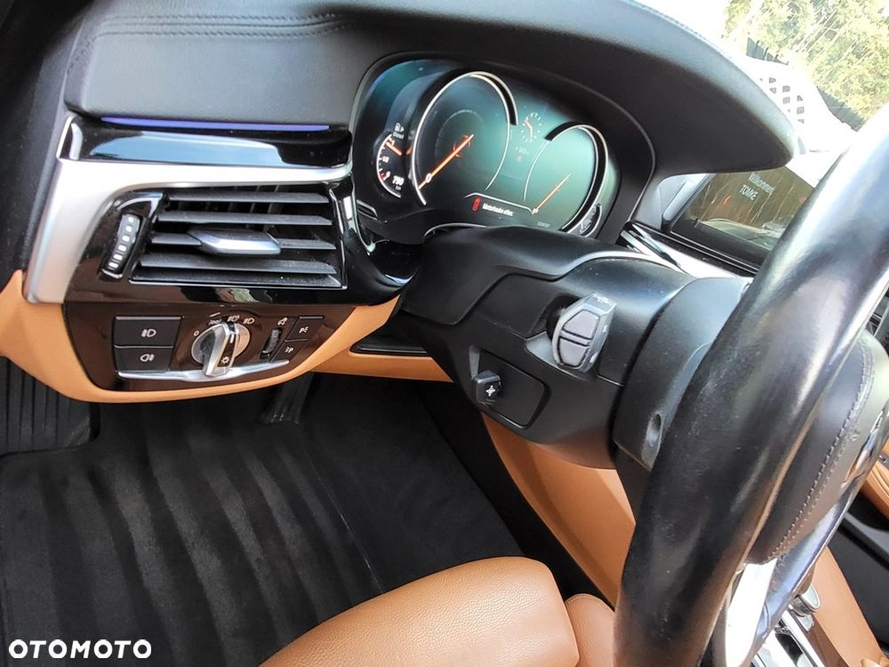 BMW Seria 5 530d xDrive Luxury Line - 13