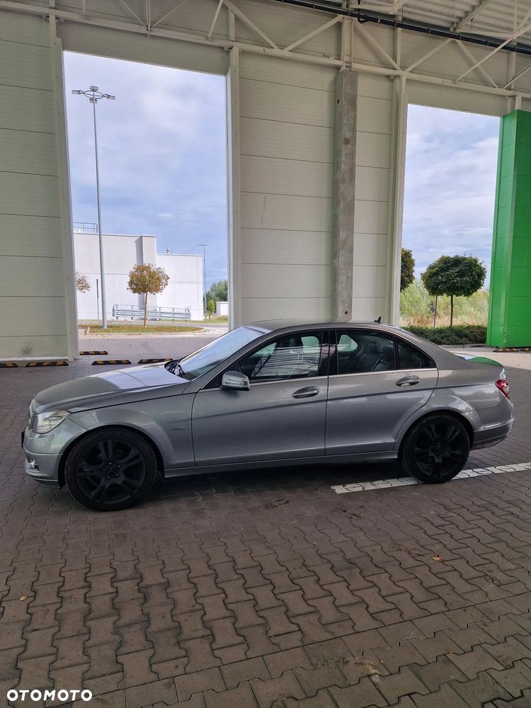 Mercedes-Benz Klasa C 220 CDI BlueEff Avantgarde - 4
