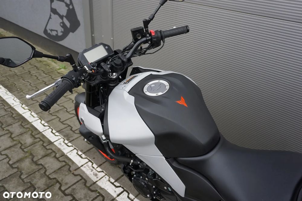 Yamaha MT - 16