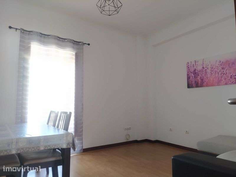 Apartamento T2 com garagem Rua do Brasil - Grande imagem: 2/12