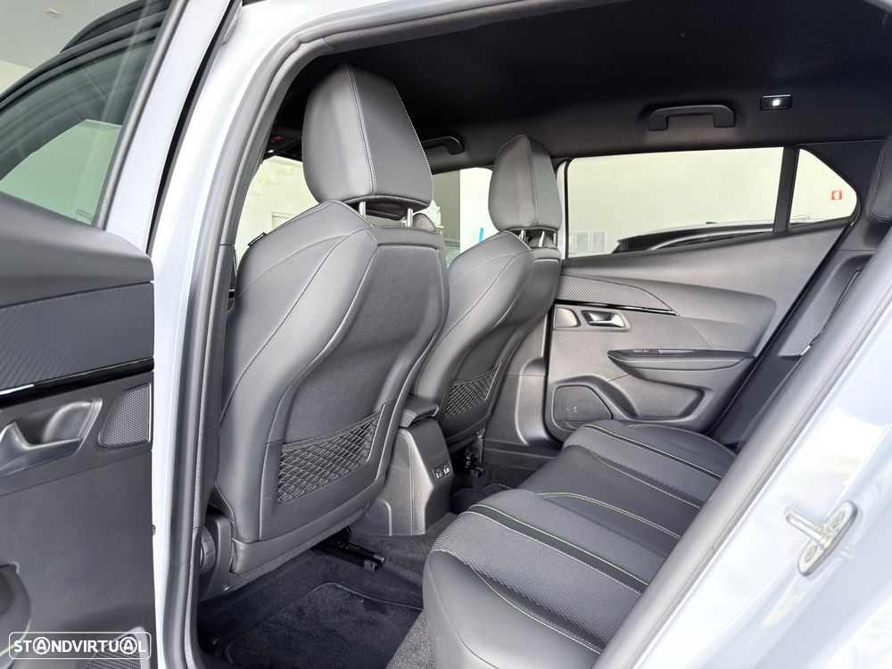 Peugeot e-2008 156 GT Exclusive - 28