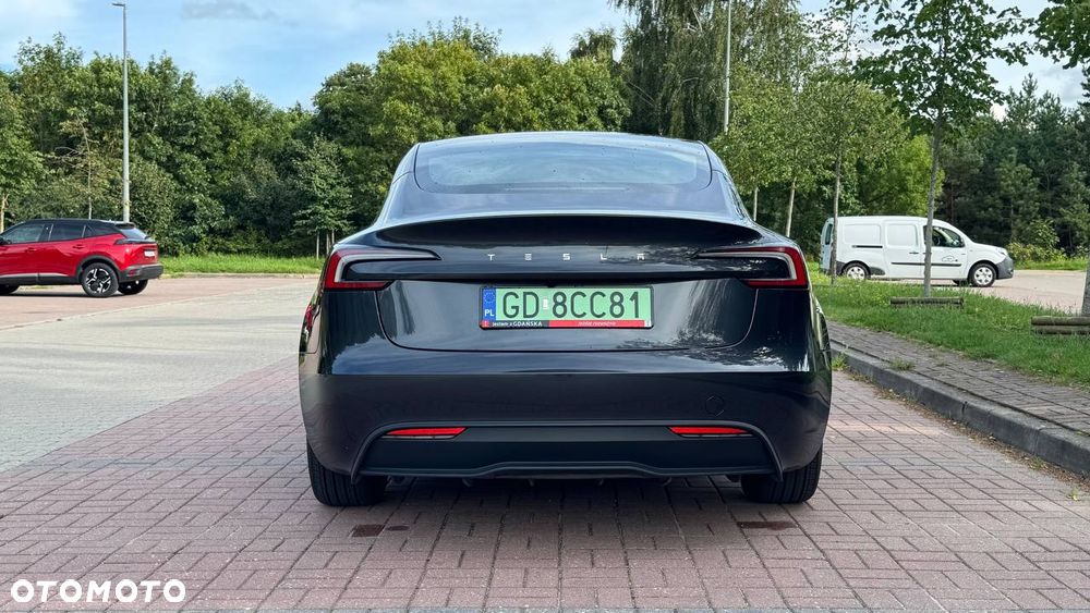 Tesla Model 3 - 8