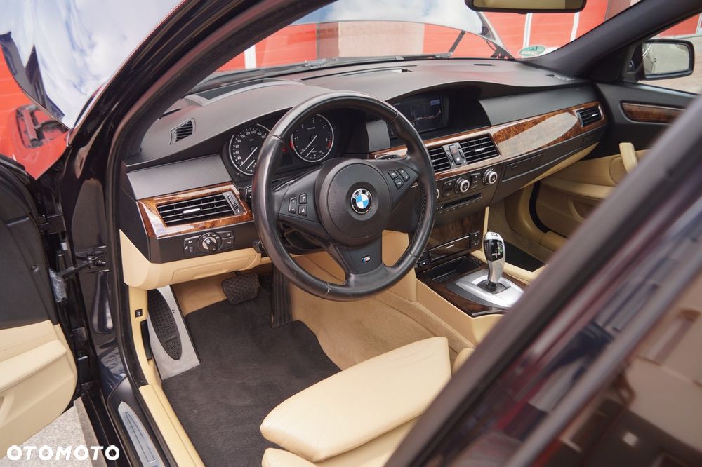 BMW Seria 5 525d Edition Sport - 38