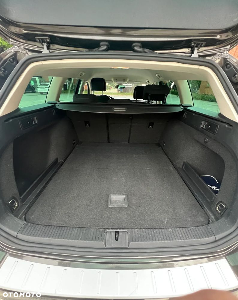 Volkswagen Passat Variant 1.6 TDI SCR DSG Trendline - 15
