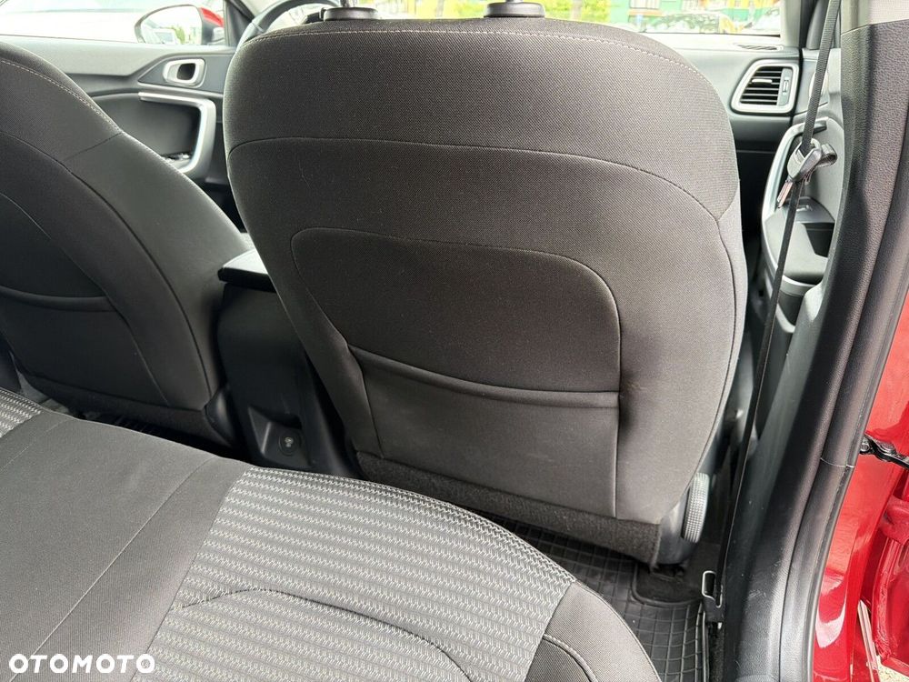 Kia Ceed - 13